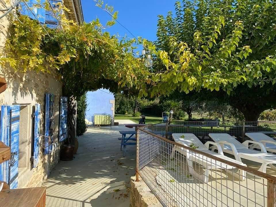 Gîte ancienne bergerie en Provence avec piscine in Richerenches, Enclave de Valreas