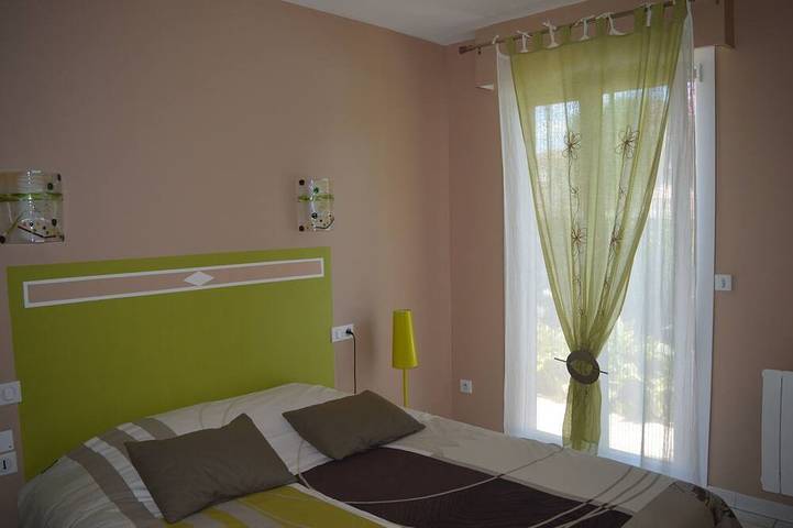 Location de vacances pour 6 personnes, avec jacuzzi ainsi que jardin et terrasse à Clarensac - 3