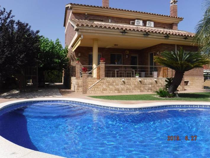 Apartamento para 12 personas, con piscina además de vistas y jardín, Familias con niños en La Cava