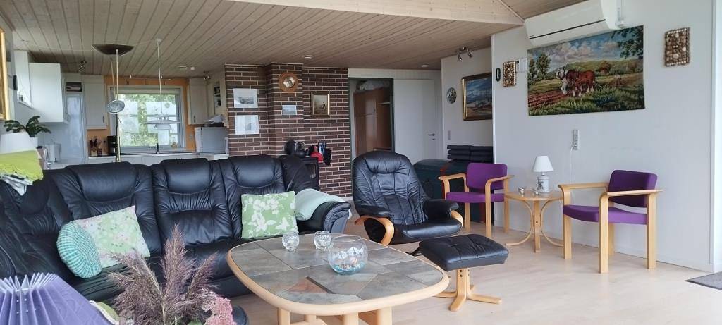 Skønt sommerhus med udsigt over Limfjorden. Huset ligger tæt på Feggesund i mindre sommerhusområde.  in Morsø, Limfjord Nordjütland