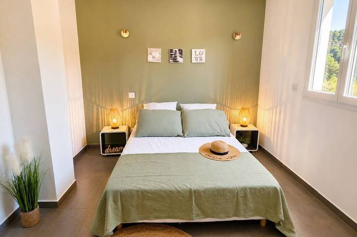 Location de vacances pour 4 personnes, avec terrasse et jardin à Ventiseri - 4