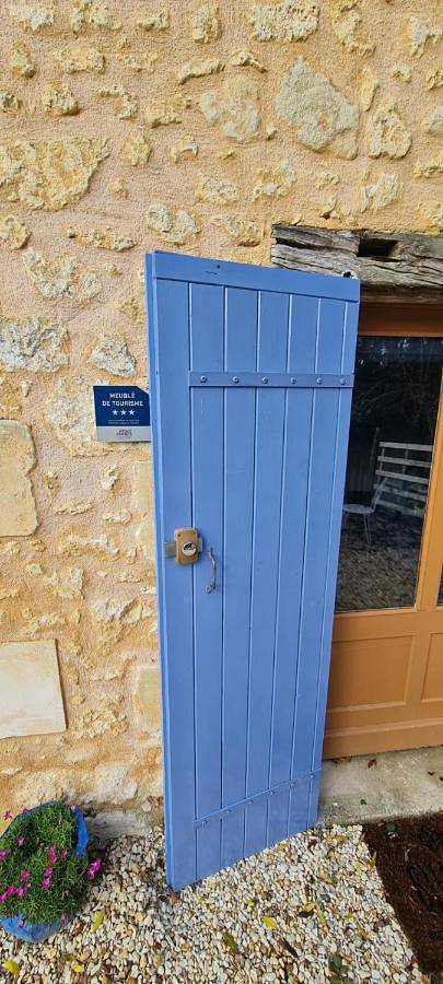 Location de vacances pour 4 personnes, avec jardin ainsi que vue et piscine à Saint-Privat-des-Prés - 3