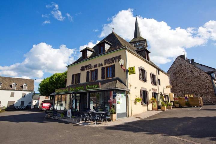 Hôtel pour 2 personnes, avec terrasse, animaux acceptés à Saint-Sauves-d'Auvergne - 2