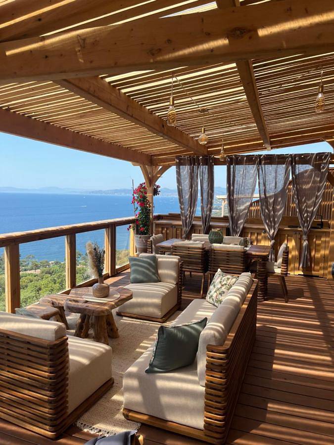 Camping pour 4 personnes, avec Balcon et Terrasse ainsi que Piscine et Vue à Saint-Raphaël - 4