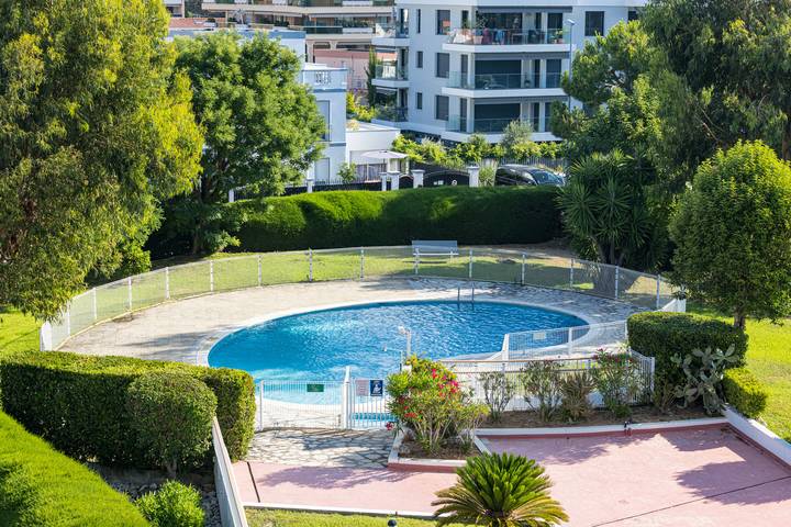 Gîte pour 4 personnes, avec terrasse et piscine à Saint-Laurent-du-Var - 2