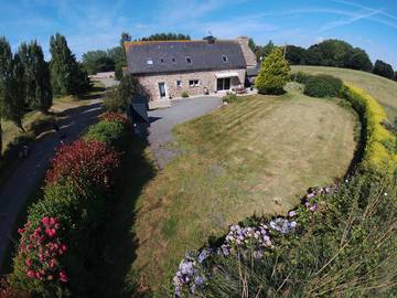 Gîte pour 6 personnes, avec jardin et terrasse, animaux acceptés à Ploëzal