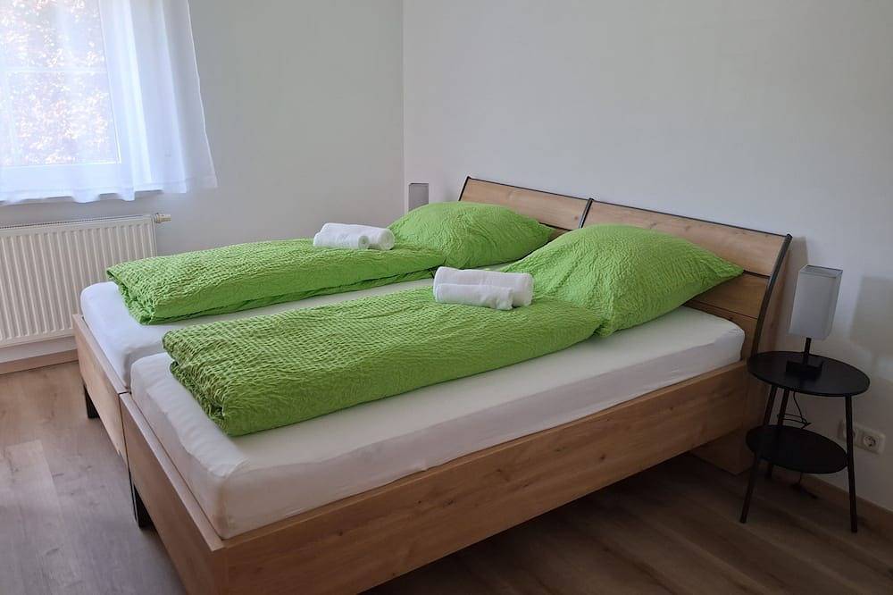 Ganze Wohnung, Ferienwohnung Eva mit Balkon direkt am Waldrand in Woringen, Bayerisch Schwaben