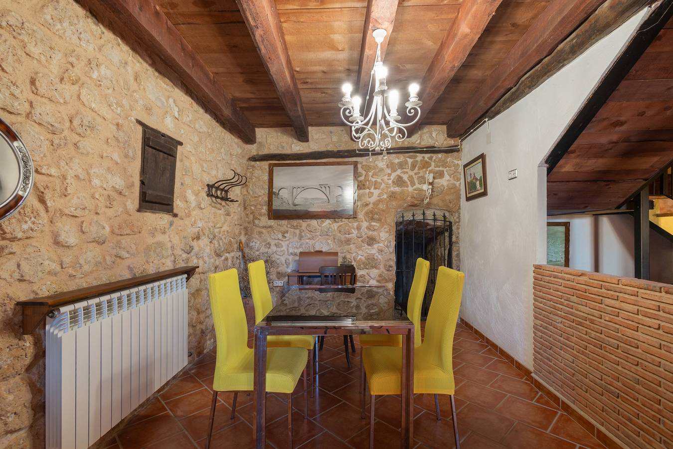 Casa rural 'Teruel Alfambra La Deshilla' con vistas a la montaña, piscina privada y jardín privado in Río Alfambra, Provincia de Teruel