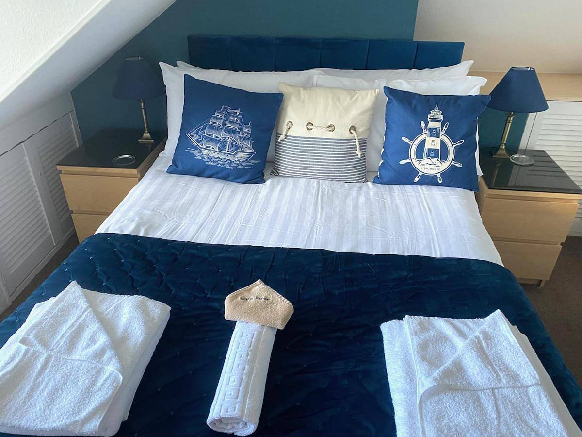 Small Double Room in Paignton, Torbay
