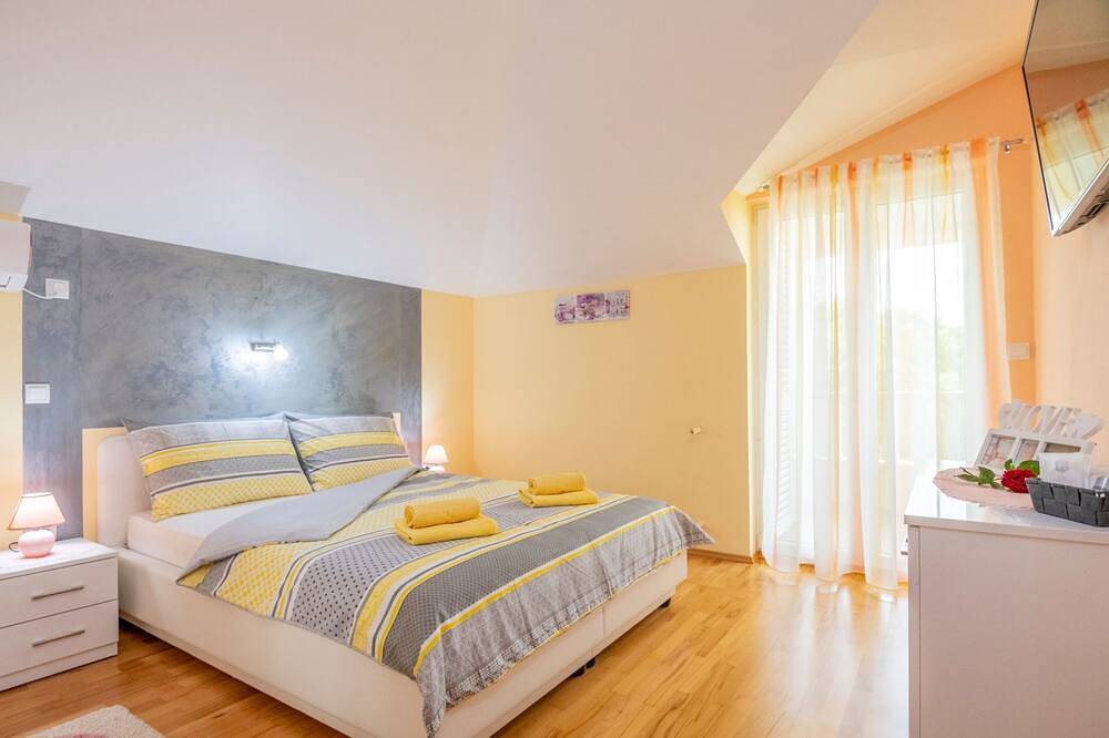 Villa \"Mile\" mit beheiztem Pool, Grill und Terrasse in Makarska Riviera