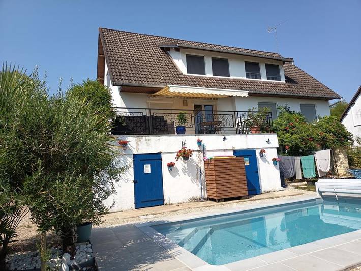 Chambre d’hôte pour 3 personnes, avec jardin ainsi que vue et piscine dans Yonne
