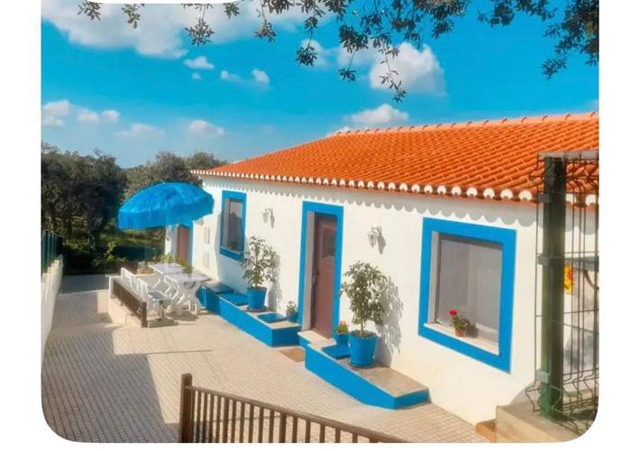 Location de vacances pour 6 personnes, avec Balcon et Terrasse ainsi que Piscine et Vue dans Troviscais