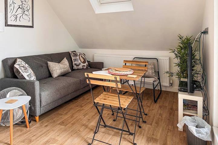 2 bedroom accommodation in West Mersea in Mersea Island, Colchester