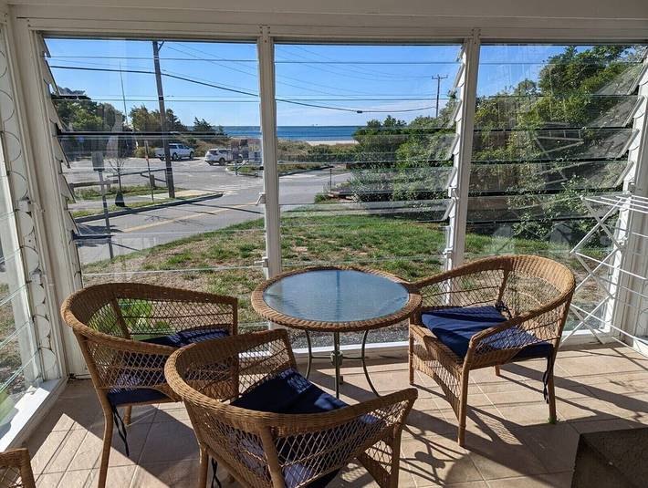 Vacation rental for 10 people, with yard in Hyannis