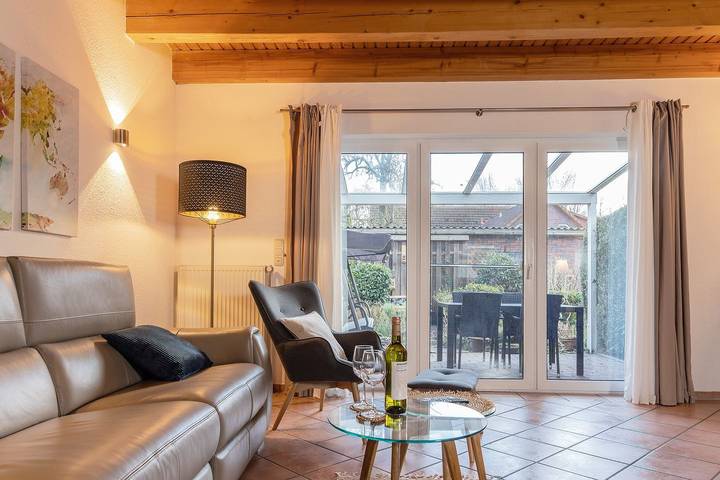 Ferienhaus für 4 Personen, mit Terrasse und Garten in Altfunnixsiel