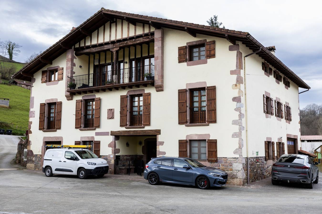 Country House 'Matxingonea 2' with Mountain View, Private Garden and Wi-Fi in Urdax, Spanish Pyrenees