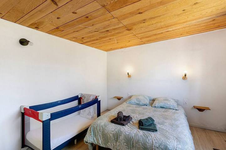 Location de vacances pour 7 personnes, avec sauna ainsi que jardin et jacuzzi dans Les Églisottes-et-Chalaures - 2