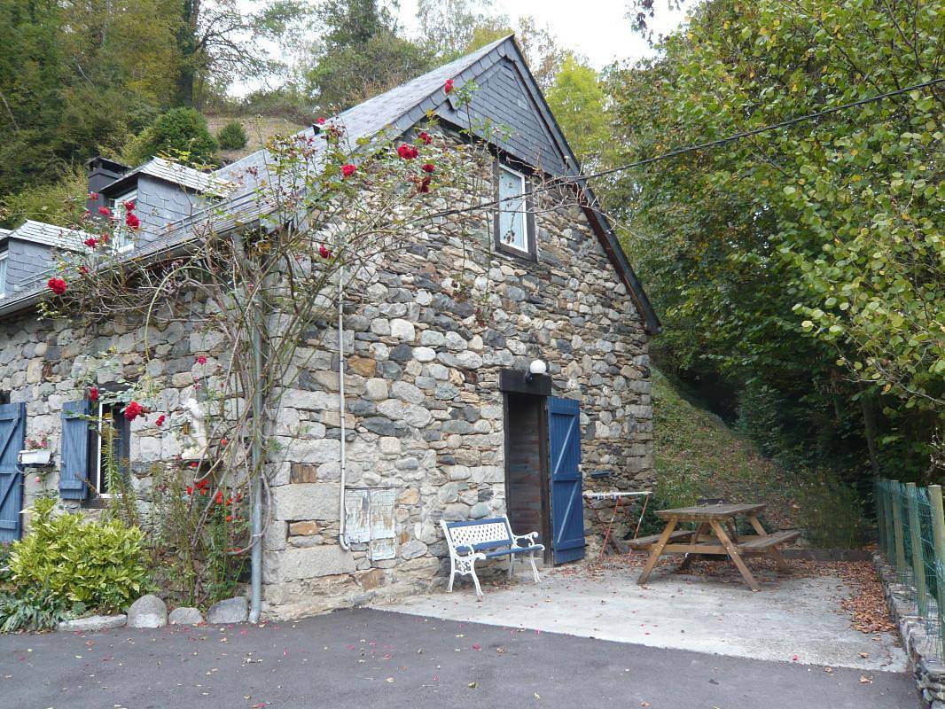 Gîte de charme avec parking, terrasse et jardin - près de la plage et de la rivière in Saligos, Parc national des Pyrénées