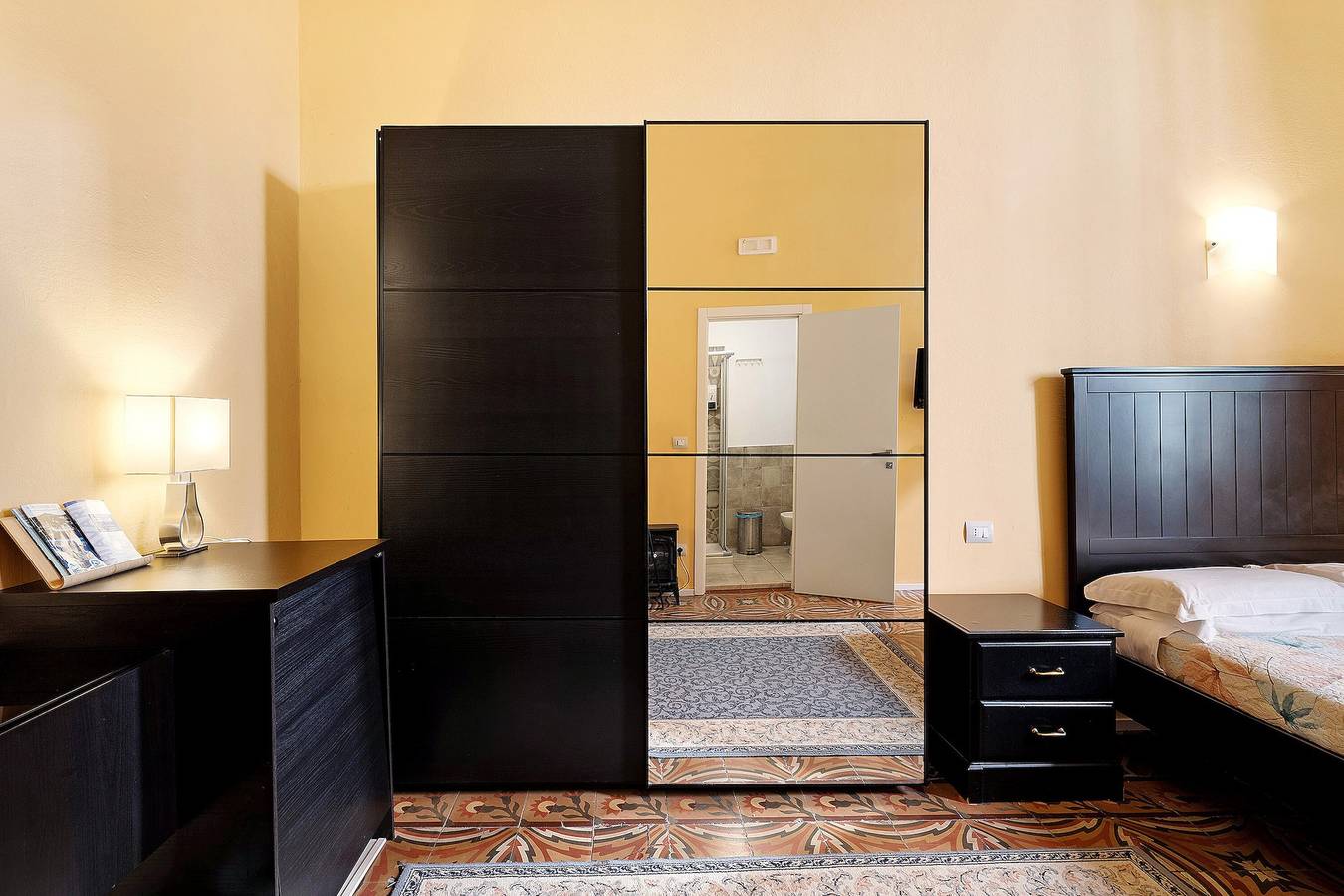 Room 'Camera Matrimoniale' with Shared Garden, Wi-Fi and Air Conditioning in Chiavari, Riviera di Levante