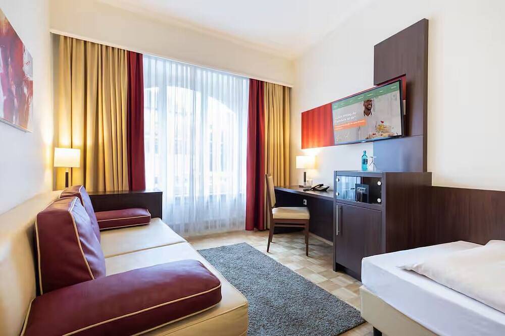 Business Stay in Bonn | Single Room | Pets Allowed | Beethoven Hall – 0.6  mile in Bonn, Rheinland