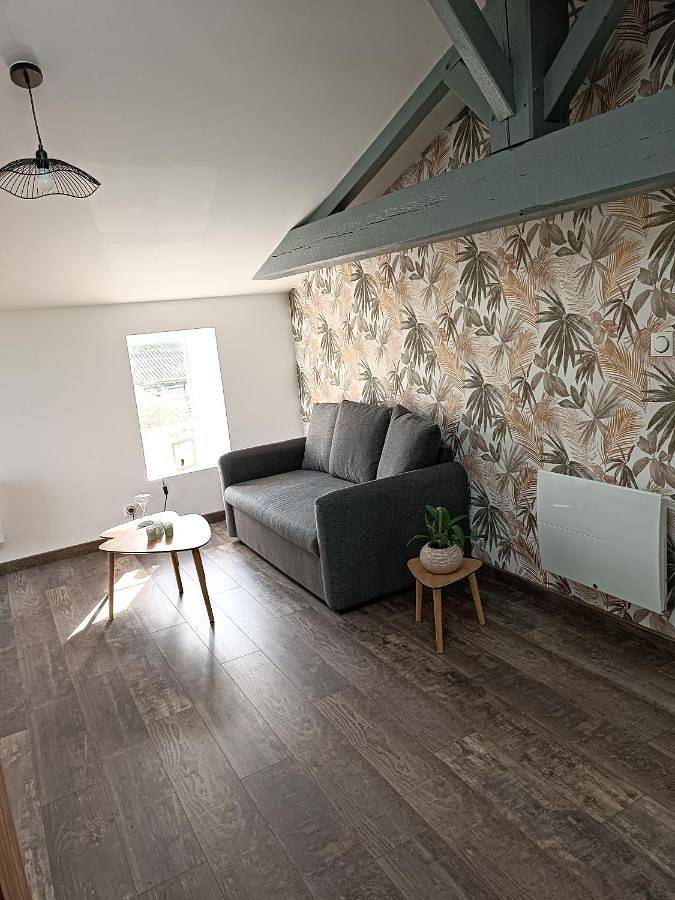 Gîte pour 2 personnes, avec jardin et vue à Les Clouzeaux - 2