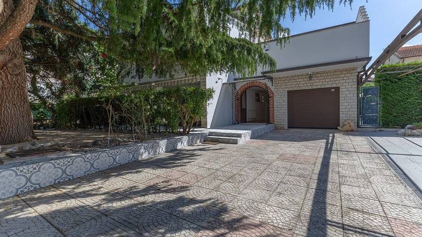 Ferienhaus mit Meerblick für 10 Personen, mit Whirlpool und Garten sowie Pool und Balkon in Poreč - 3