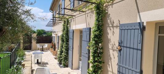 Cottage pour 2 personnes, avec jardin et piscine, animaux acceptés à Saint-Quentin-la-Poterie