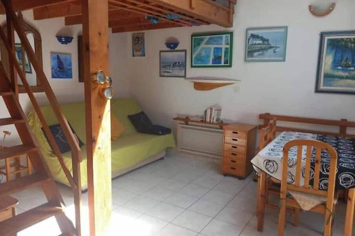 Rent a small cottage in the style of a fisherman's cabin. in Hennebont, Côte des Mégalithes