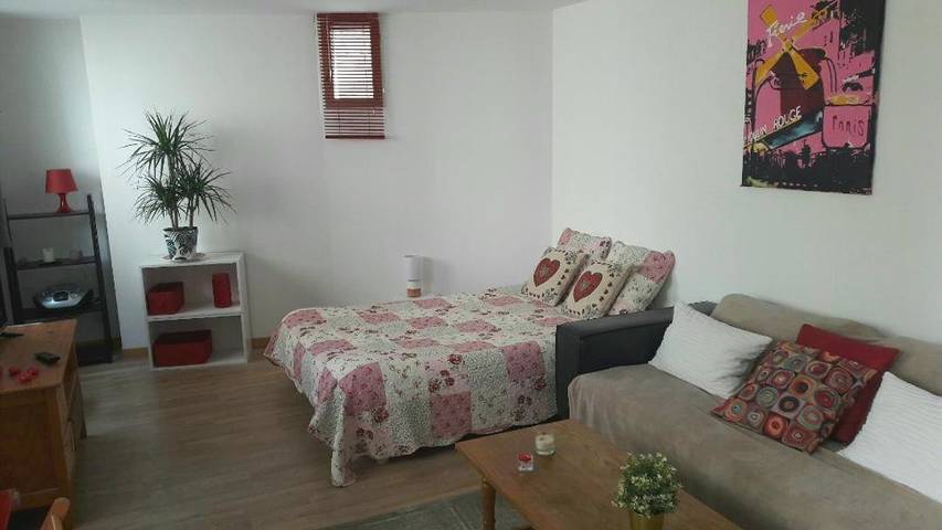 Gîte pour 3 personnes, avec terrasse à Rigarda - 2