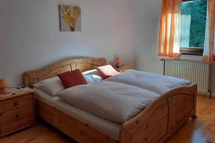 Ferienwohnung für 5 Personen, mit Balkon und Garten in Weyregg am Attersee