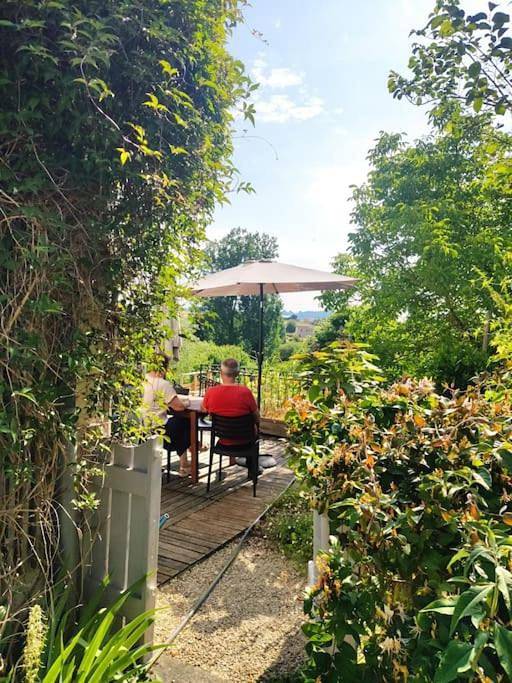 Location de vacances pour 11 personnes, avec terrasse ainsi que piscine et jardin, animaux acceptés à Ronsenac - 2