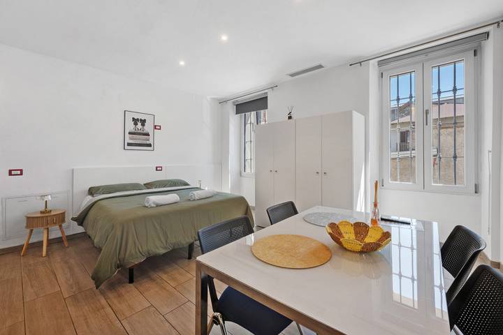 Entire studio, Studio Apartment 'Monolocale Red' with Wi-Fi and Air Conditioning in Delebio (Town), Delebio