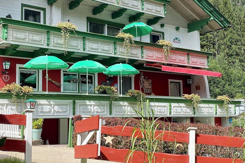 Ganze Wohnung, Ferienwohnung für 2 Personen mit Separate Schlafzimmer ein Wahnsinnige Ausblick in Kreuzeckgruppe, Stall