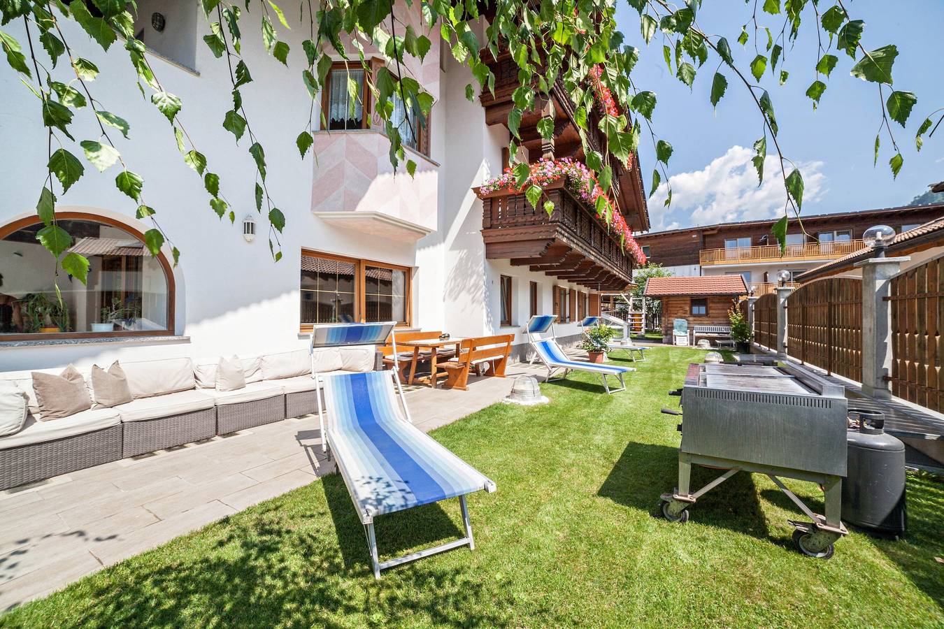 Geheel appartement, Vakantie Appartement 'Sonnenparadies 1' met Uitzicht op de Bergen, Wi-Fi & Tuin in Quellenhof, Sankt Martin in Passeier