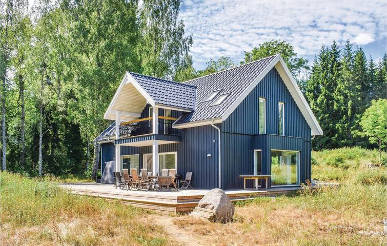 Ferienhaus für 9 Personen, mit Terrasse und Whirlpool sowie Garten - 1