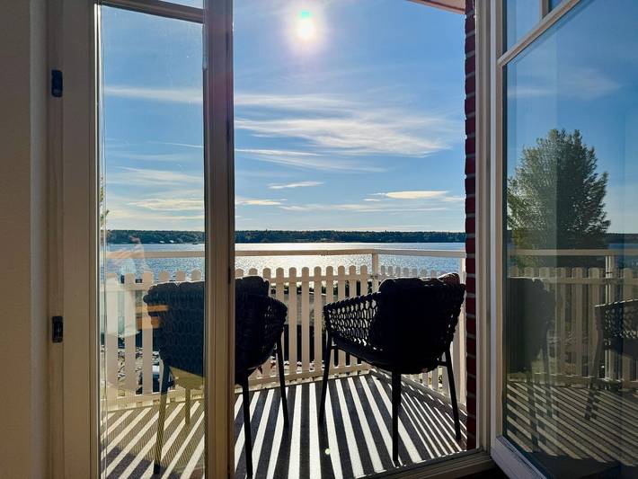 Ferienwohnung für 4 Personen, mit Balkon und Sauna sowie Seeblick an der Müritz