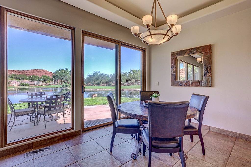 Entrada Oasis 1 Br Waterside Villa w/full Kitchen & Private Garage in St. George, Zion Nationalpark