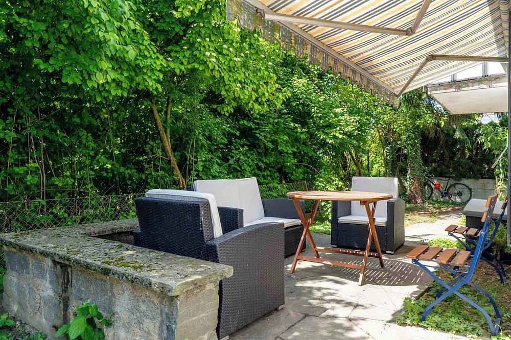 Sunny Garden Access in Zürich in Zurich, Zurich district