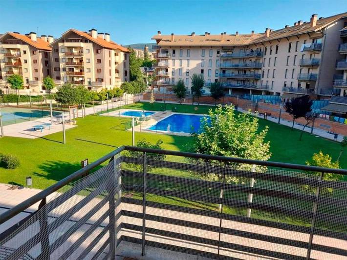 Ferienwohnung für 6 Personen, mit Ausblick und Terrasse sowie Pool - 1