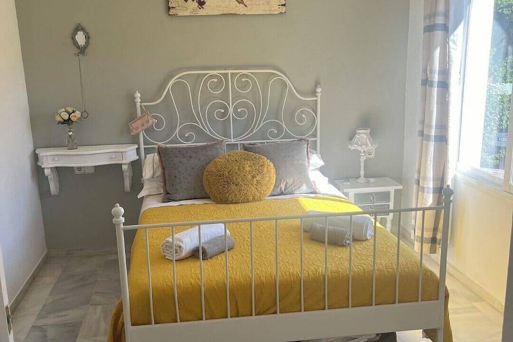 Lovely 3 bed 3 bath end villa with pool and beautiful port in Duquesa in Duquesa Regent, Manilva