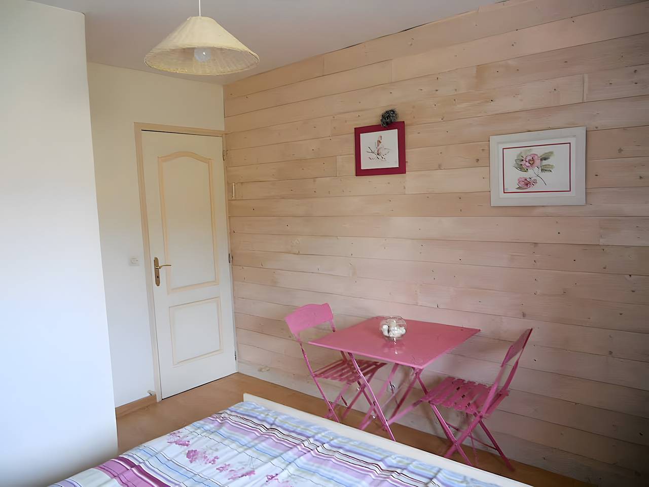 Chambre d’hôtes « La Vie en Rose » con piscina y terraza compartidas, Wi-Fi in Saint-Guinoux, Región de Saint-Malo