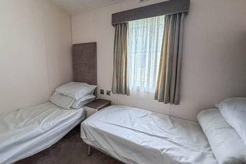 Static Caravan for 8 People in Waveney District, Suffolk, Photo 3