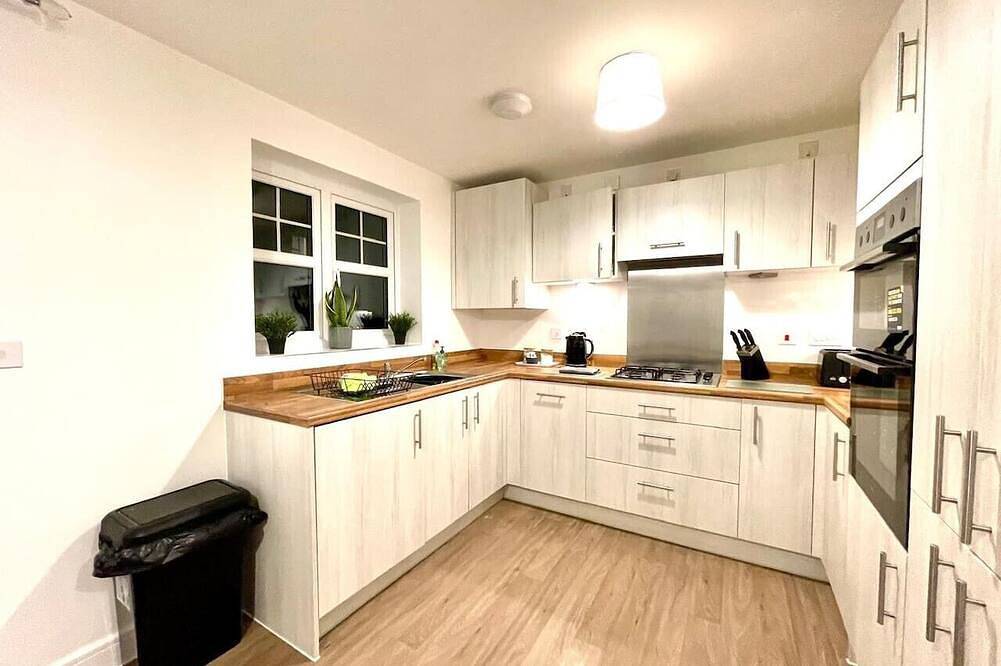 Churchill House Long Stays Sleeps 6 in Gloucestershire