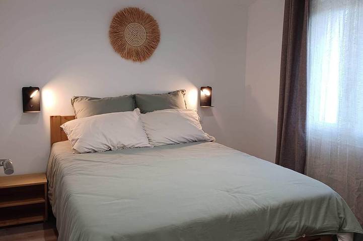Location de vacances pour 4 personnes, avec terrasse ainsi que piscine et jardin à Cuers - 2
