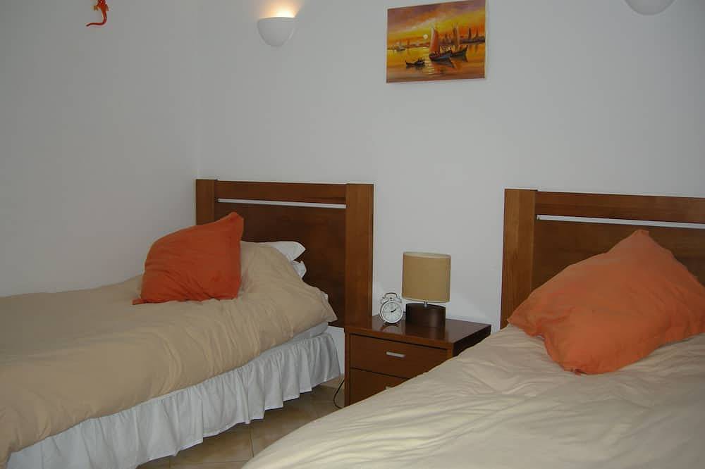 Entire apartment, Beautiful 2 Bedroom Apartment With Large Pool In Private Garden And Sea Views in Praia da Luz, Faro District