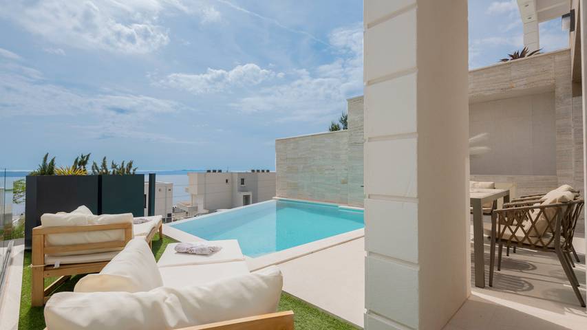 Villa für 7 Personen, mit Terrasse und Garten sowie Whirlpool in Makarska