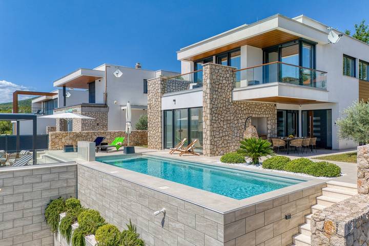 Villa für 8 Personen, mit Balkon und Pool, kinderfreundlich in Crikvenica