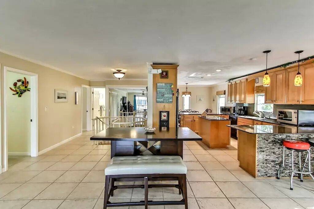 Escape Winter at Gulf side Gem! 45 ft. Dock, pool , hot tub and more in Marathon, Monroe County