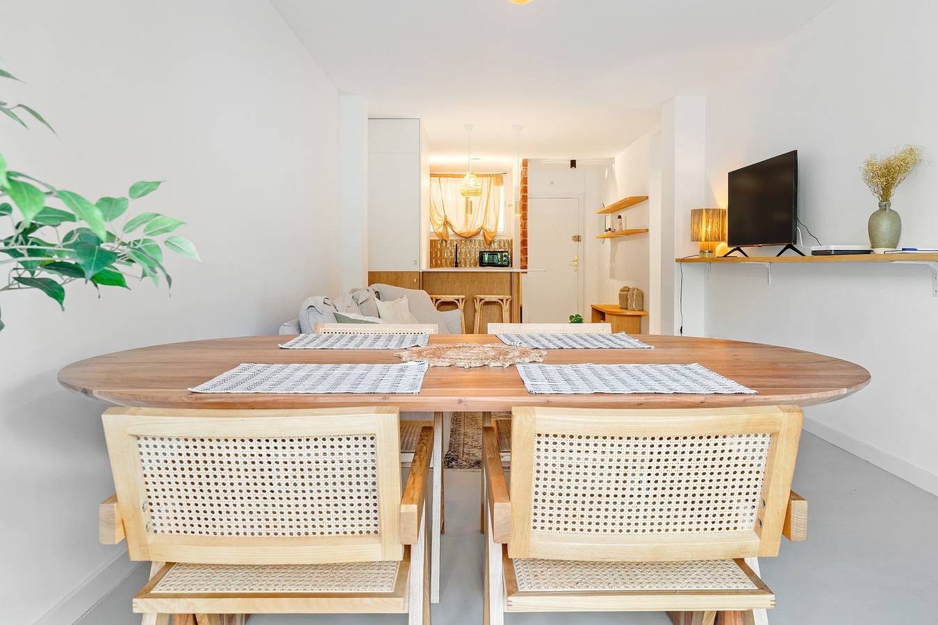 Apartamento entero, Apartamento 'Cambrils Front De Mer' con piscina compartida, terraza y aire acondicionado in Vilafortuny, Cambrils