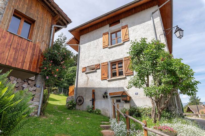 Ferienhaus 'Le Chavannaclub' mit Bergblick, privater Terrasse und Wi-Fi in Allevard, Isère